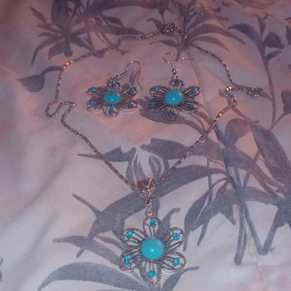 NEW Torquoise & Silver Earrings& Necklace Set - Picture 5 of 6